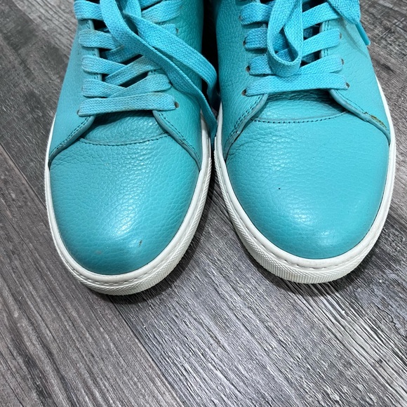 No longer wear then used to be his favorite shoes. - Picture 5 of 6